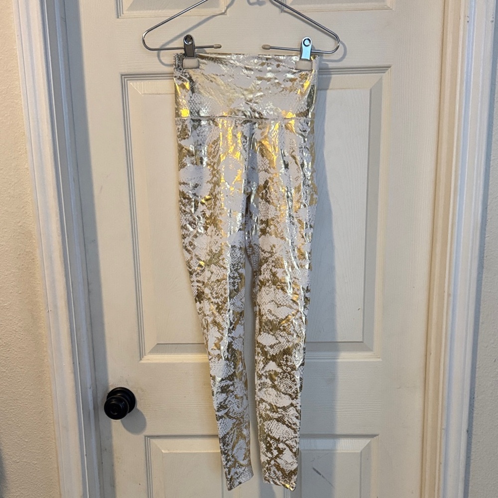 Gold and White Patterned scrunched bottom  Leggings